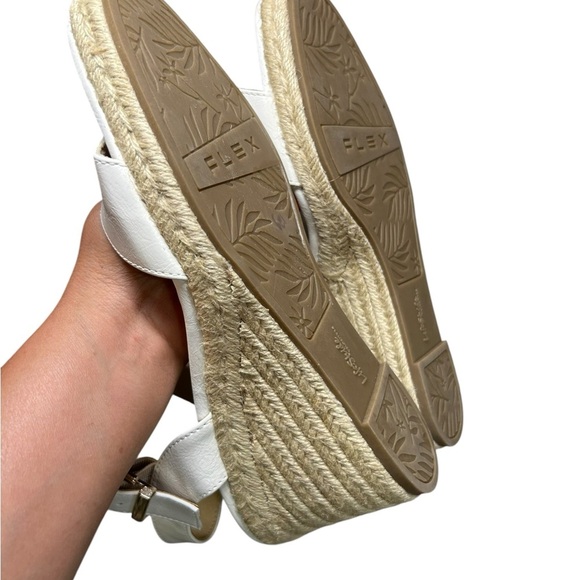 LifeStride Tango Wedge Sandals Comfort Memory Foam Buckle strap Size 9.5 white - Picture 11 of 14